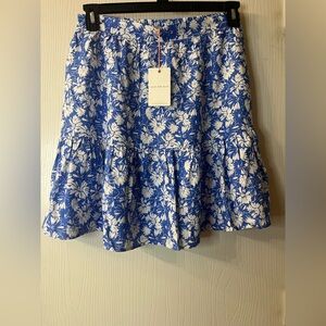 🛍️NWT Skies Are Blue Medium White and Blue Floral skirt